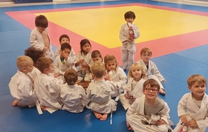 Le père Noël a déposé une surprise pour les petits du club