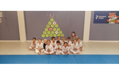 Aujourd'hui Saint Nicolas a déposé des friandises pour nos jeunes judokas