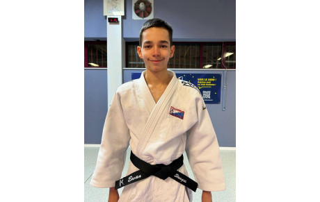 Remise de la ceinture noire d' Ewan Sturges au club le 11 mars 2022